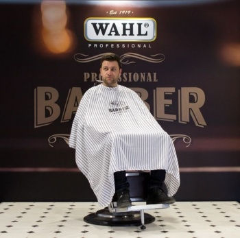 WAHL 0093-5990 Barber Cape Pinstripes Парикмахерский пеньюар-накидка для стрижки волос в барбершопах в полоску с фирменным логотипом